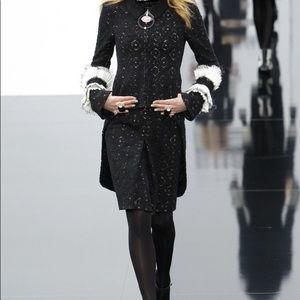 ❤️keeping❤️CHANEL runway necklace 2 sided black long cord large cc logo